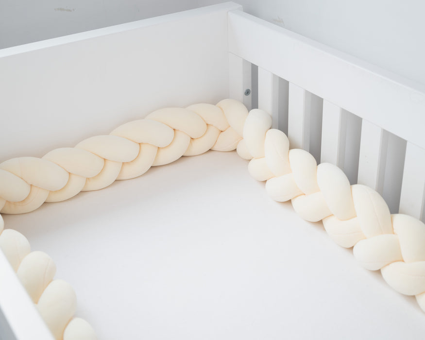 créme bedbumper uitgestald