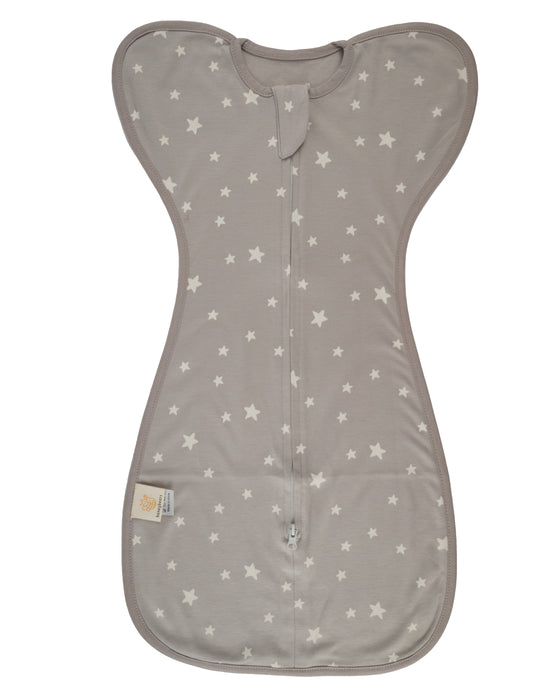 Grijze inbakerslaapzak met sterretjes voor babies van 3 tot 6 maanden