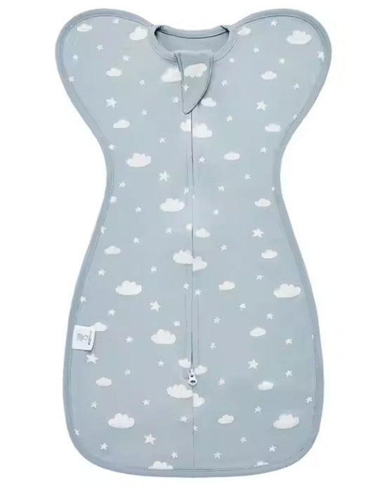 Honeybears Inbakerslaapzak – Slaapzak baby – Inbakerdoek baby – Wolkjes - 3 tot 6 maanden - 68 cm