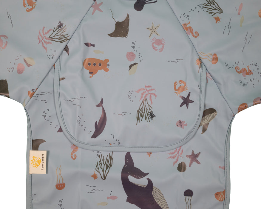 Honeybears Slab met mouwen – Waterproof slabbetje met mouw – Blauw met zeedieren