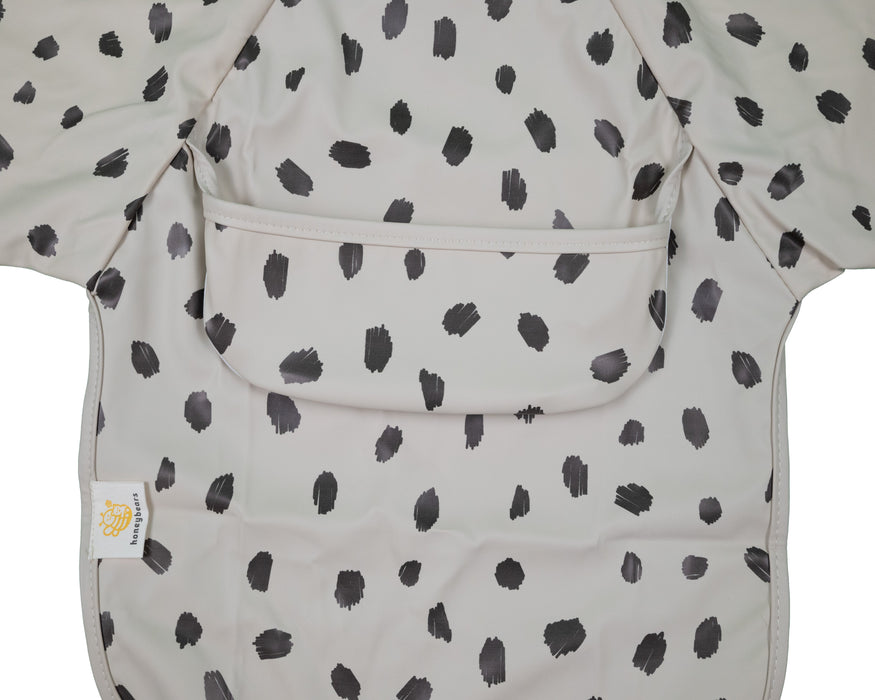 Honeybears Slab met mouwen – Waterproof slabbetje met mouw – Creme met zwarte vlekken