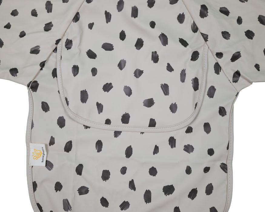 Honeybears Slab met mouwen – Waterproof slabbetje met mouw – Creme met zwarte vlekken