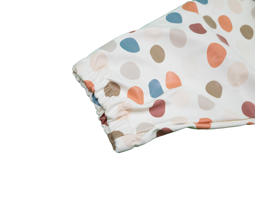 Slab met mouwen – Waterproof slabbetje met mouw – Creme met gekleurde stippen